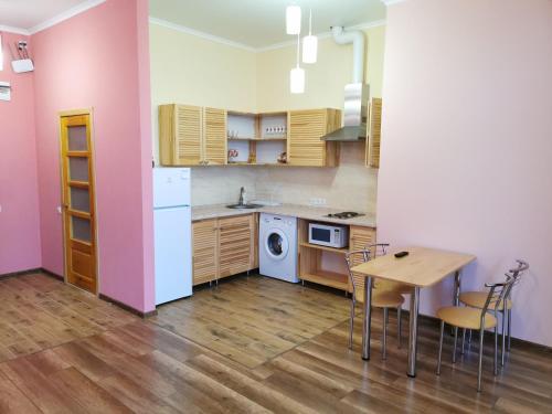 Кухня или мини-кухня в Apartment Avtorski Riviera
