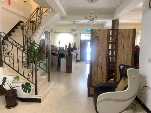 a lobby with a staircase and a stair case at 伯爵四季休閒民宿 in Jinhu