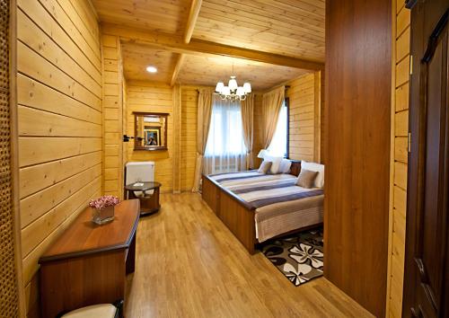 Postel nebo postele na pokoji v ubytování Комплекс відпочинку GoldFіsh Сlub