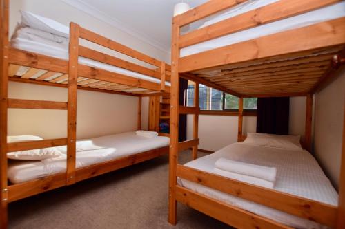 เตียงสองชั้นในห้องที่ Shiralee's Rest of Katoomba