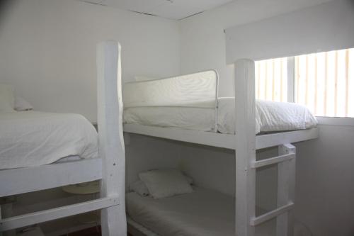 Katil dua tingkat atau katil-katil dua tingkat dalam bilik di Love- SweethomeRooms Cabo de Palos