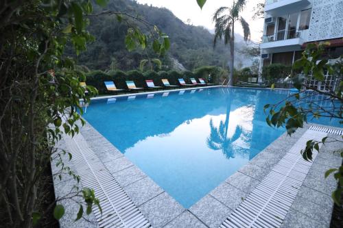 Swimming pool sa o malapit sa Avenue 18 Resort
