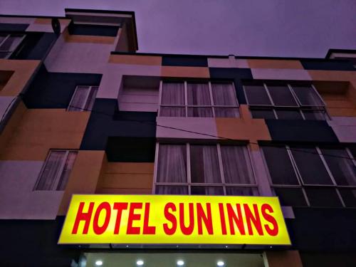 a hotel sun kings sign in front of a building at Sun Inns Hotel Meru Raya in Chemor