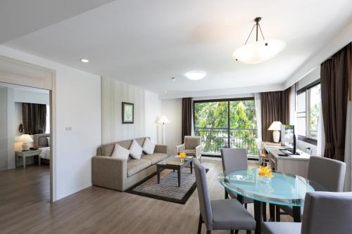 a living room with a couch and a table at Kantary Bay Hotel And Serviced Apartments Sriracha in Si Racha