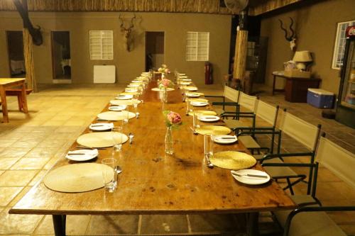 Restoran või mõni muu söögikoht majutusasutuses Bayala Nyala Breeders Private Game Reserve