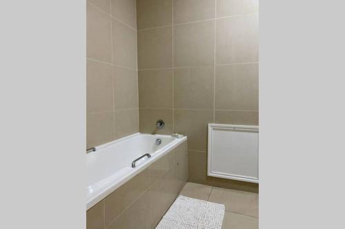 Ένα μπάνιο στο 32 Lazy Lizard - Beautiful Sea Viewing Apartment