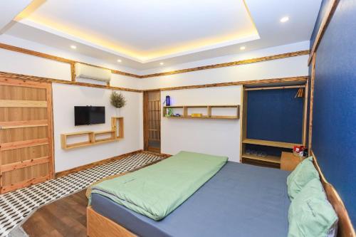 Ένα ή περισσότερα κρεβάτια σε δωμάτιο στο KoiKing Homestay Quy Nhơn