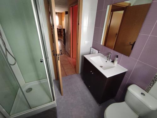 A bathroom at Casa Rural El Olmo
