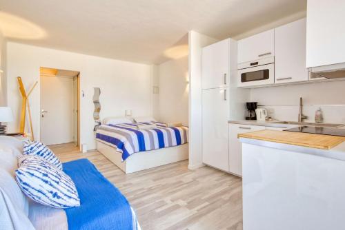 Ένα ή περισσότερα κρεβάτια σε δωμάτιο στο Appartement - Les Pieds Dans L'Eau