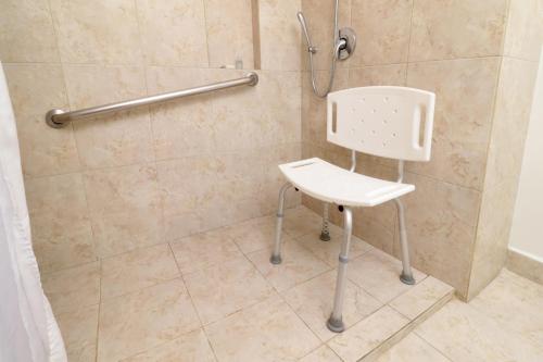 Ванная комната в Holiday Inn Express Piedras Negras by IHG