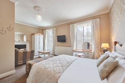 a bedroom with a large bed and a living room at Host & Stay - Rosedale House in Richmond