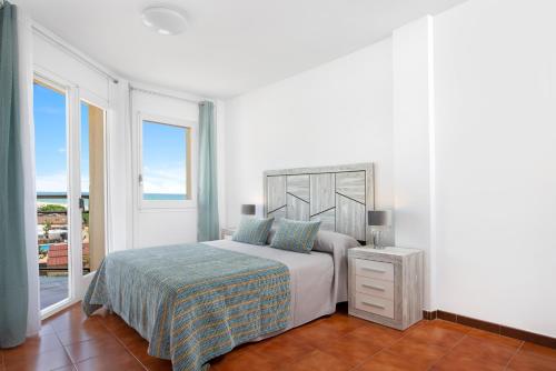 Voodi või voodid majutusasutuse Santa Susanna Sunrise Apartment toas