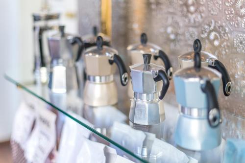 a glass counter with four coffee grinders on it at Altstadt Hotel & Café Koblenz in Koblenz