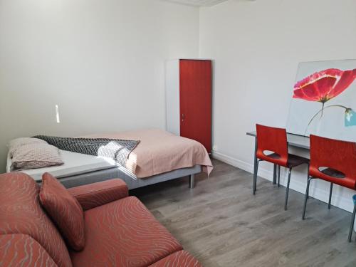 a living room with a bed and a couch at Apartments Puistokatu in Savonlinna