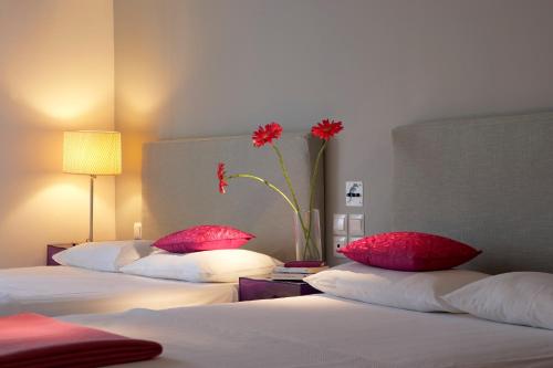 Gallery image of Kamari Beach Hotel in Potos