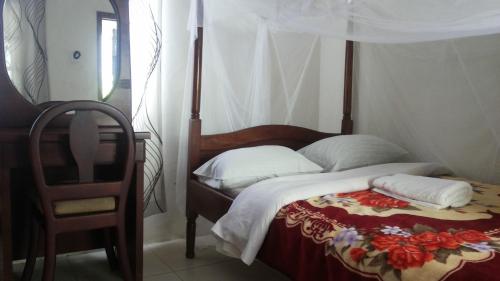 Säng eller sängar i ett rum på Nasera Suites Hotel