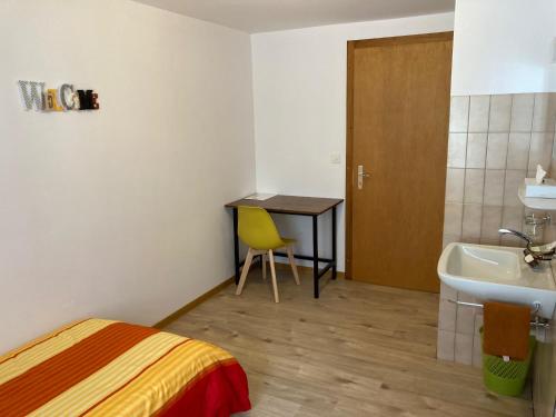 Postel nebo postele na pokoji v ubytování Hôtel du Gd-St-Bernard