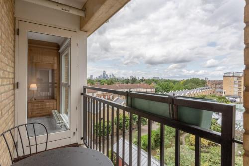 a balcony with a view of the city at Bright Modern One-Bed with Stunning View of Thames in London