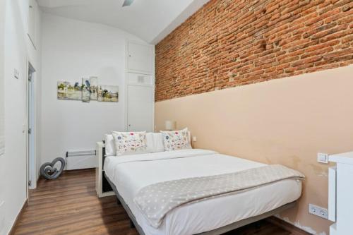 Ліжко або ліжка в номері Contemporary flat with 1-Bedroom in Madrid