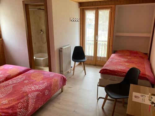 מיטה או מיטות בחדר ב-Hôtel du Gd-St-Bernard