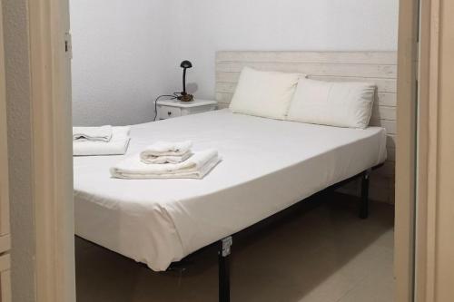 Lova arba lovos apgyvendinimo įstaigoje Cozy 2 Bedroom Apartment in Barrio de Salamanca