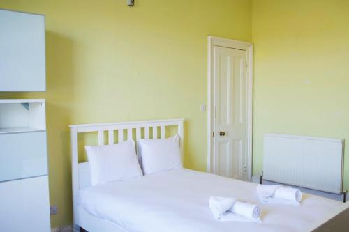 Stylish Four Bedroom Stockbridge Home! Sleeps 7