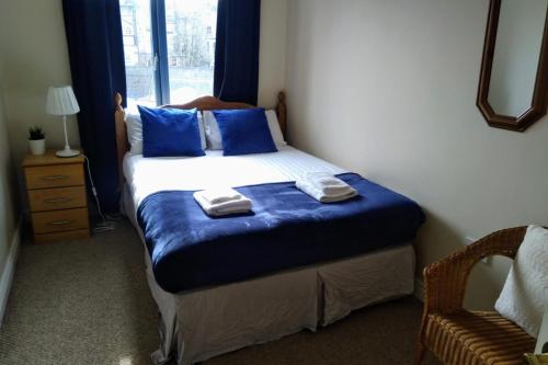 Säng eller sängar i ett rum på 2 Bedroom Apartment Beside Merrion Square