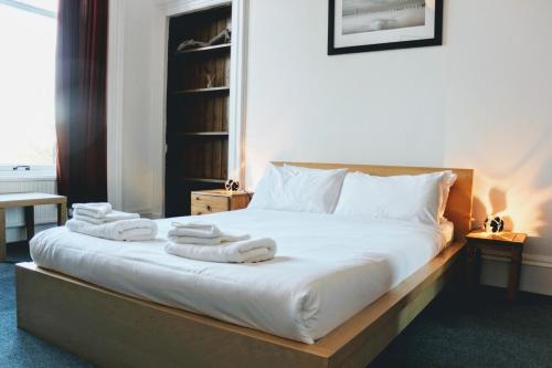 a bedroom with a bed with towels on it at Traditional Apartment oer the Meadows in Edinburgh