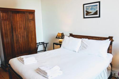 a bedroom with a bed with two towels on it at Traditional Apartment oer the Meadows in Edinburgh