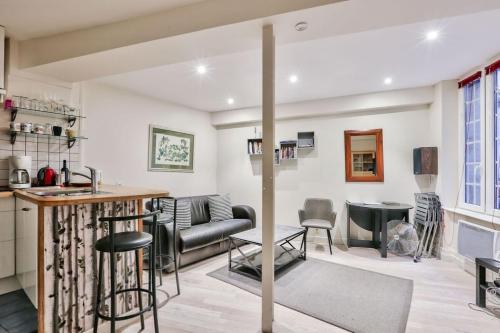 Charming 2 Bedroom Apartment in the Heart of Paris
