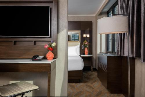 a hotel room with a bed and a flat screen tv at Holiday Inn Brooklyn Downtown by IHG in Brooklyn