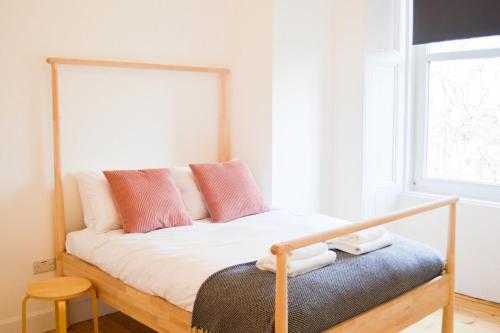 Krevet ili kreveti u jedinici u objektu Modern 1 Bedroom Flat In the Heart of Edinburgh