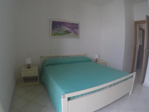 A bed or beds in a room at Casa vacanze a Pescoluse (80 mt dal mare)