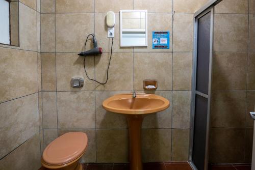 A bathroom at Classic Hotel e Motel