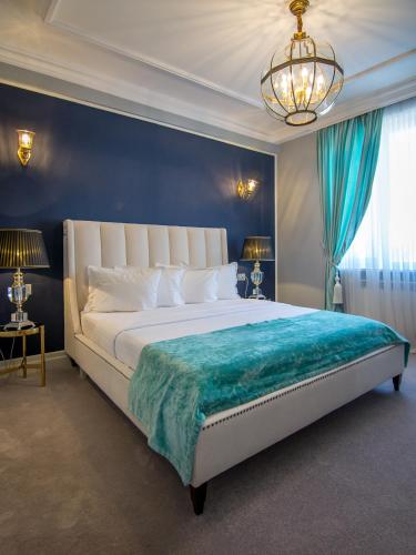 Letto o letti in una camera di Hotel Lido by Phoenicia