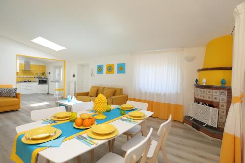 A kitchen or kitchenette at Relais Villa Chiara free parking