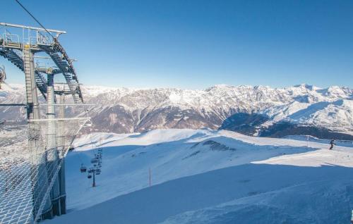 a ski lift on top of a snowy mountain at APPARTAMENTI in Villa Isabella in Bianzone
