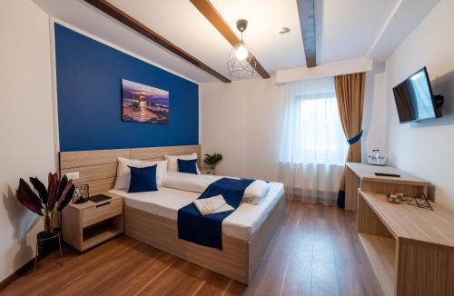 Телевизор и/или развлекательный центр в Escala Rooms