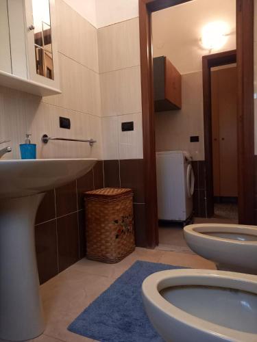 a bathroom with two toilets and a sink at baia verde appartamento 150 m dal mare in Gallipoli
