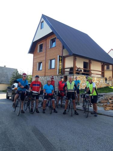 a group of people on bikes in front of a building at Hostel Highlander in Žabljak