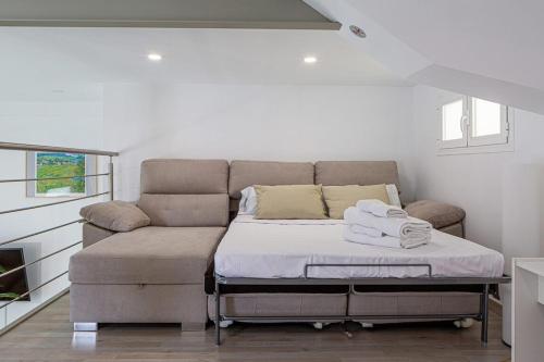 Ein Bett oder Betten in einem Zimmer der Unterkunft 2Bedroom Duplex in Hortaleza Near Metro