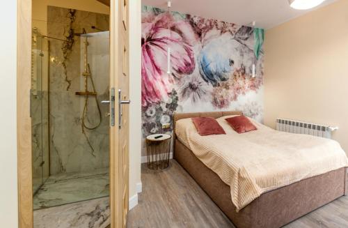 a bedroom with a shower and a bed at ZOFIA in Władysławowo