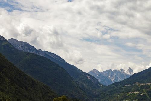 a view of a mountain range on a cloudy day at LA PITA in La Valle
