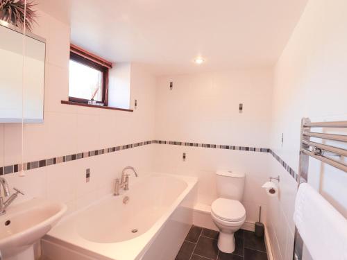 Hayloft Cottage tesisinde bir banyo