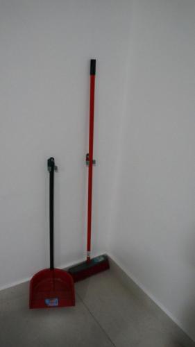 a white wall with two red mop in a room at Edificio Tofino in Quito