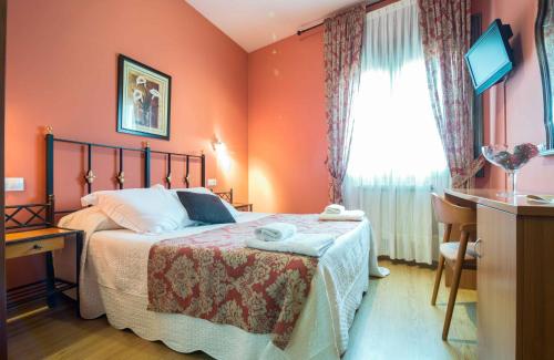 Postel nebo postele na pokoji v ubytování Hotel Casa Reboiro