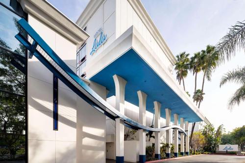 a building with a slide on the side of it at Hotel Lulu, BW Premier Collection in Anaheim