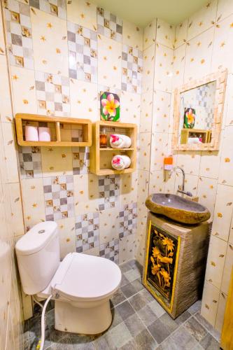a bathroom with a toilet and a fireplace at Bali Ubud Harmony in Ubud