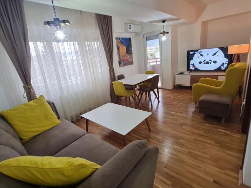 Un lugar para sentarse en Astra Apartments Skopje