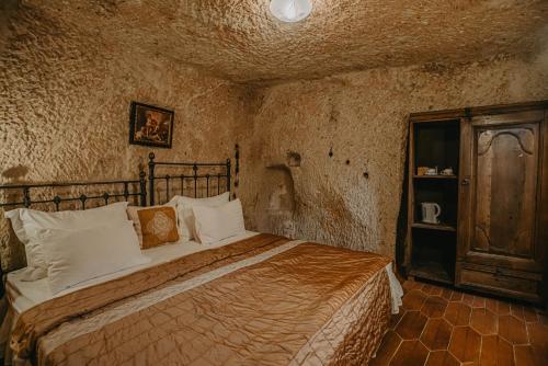 Postel nebo postele na pokoji v ubytování Melekler Evi Cave Hotel